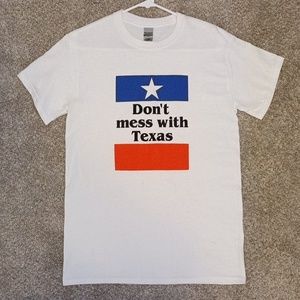 White "don't mess with Texas" shirt